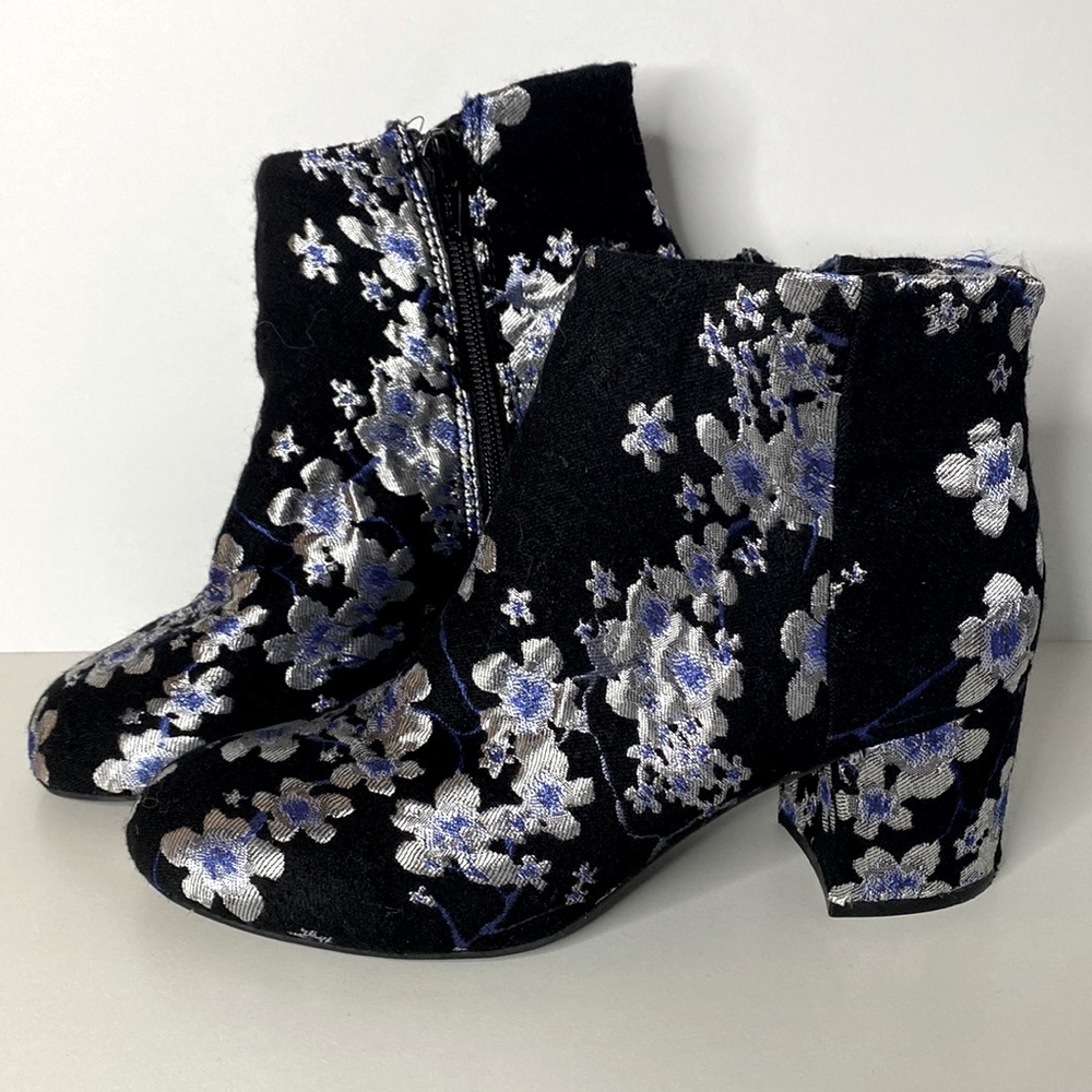 SO floral black blue Embroidered Ankle Boots 6